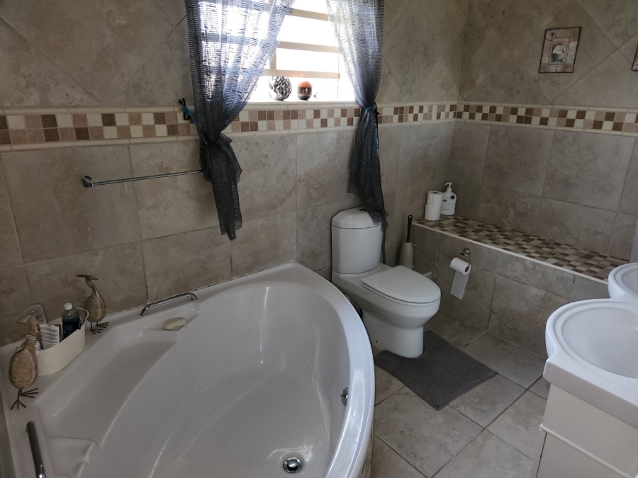 6 Bedroom Property for Sale in Mossel Bay Rural Western Cape